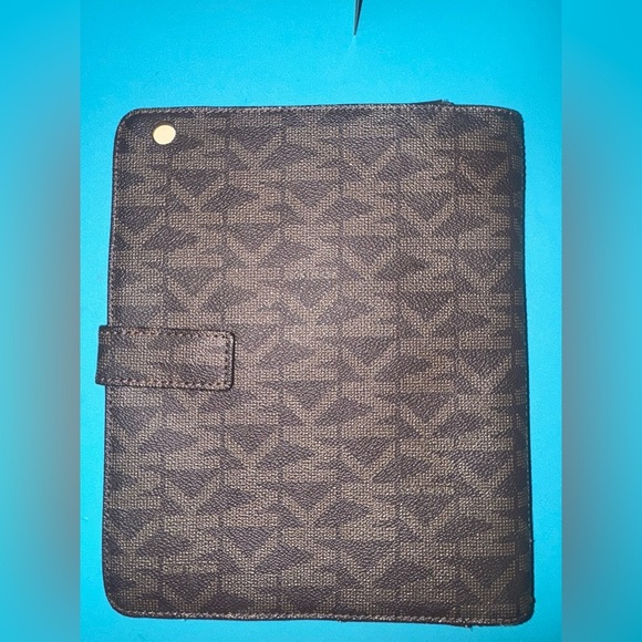 Michael Kors IPAD Cover w/ Zipper Compartment - Picture 14 of 16